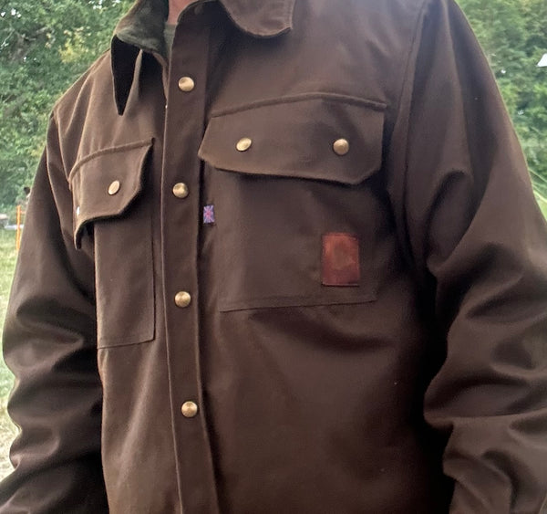 Yukon shirt in waxy canvas.